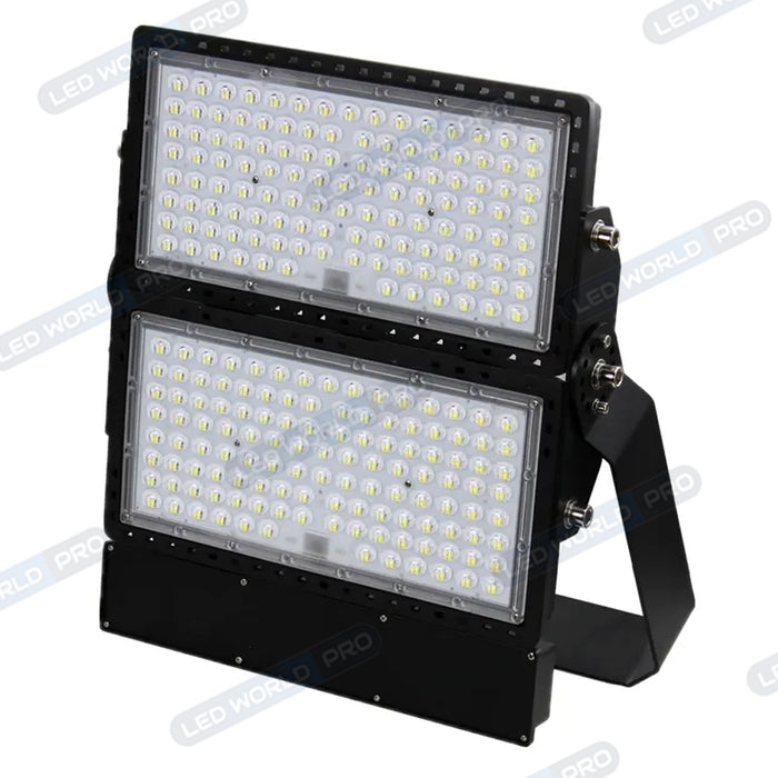 Pack lampadaire filaire complet 3 mètres : Projecteur LED filaire Série CITY PLUS ULTRA V2 600 Watts CCT + Mât STANDARD - 3 mètres avec trappe au choix (Série STANDARD V2 EVO ou Série STANDARD V4 EVO) + Tête de mât rectangulaire