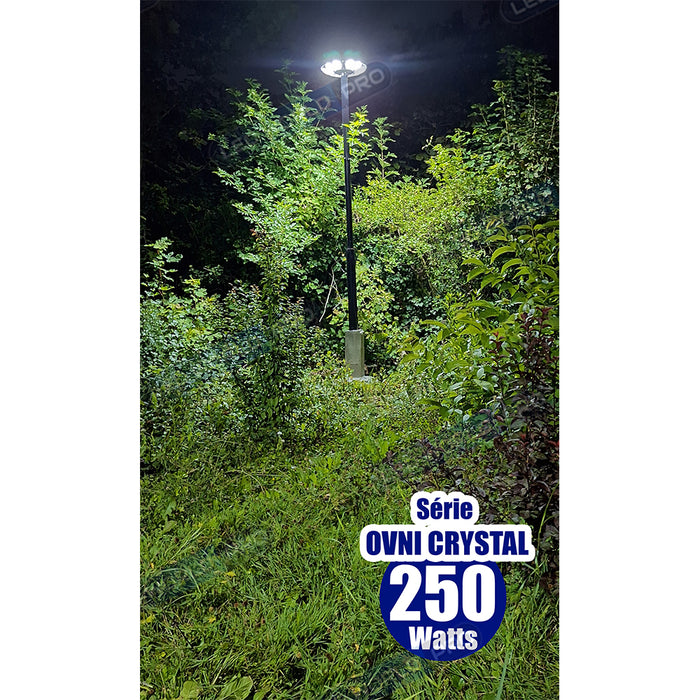 Pack de 2x Lampes solaires pour extérieur - Série OVNI CRYSTAL - 250 Watts - 1500 Lumens - Angle 360° - IP65 -  Lampe 55 x 55 x 6 cm - Tube d'insertion 60/76 mm - Panneau polycristallin 36 x 42 cm - Détecteur de mouvement - Télécommande - 3000k